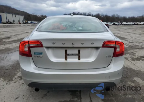 2012 Volvo S60 T5 z USA, uszkodzony, nr VIN YV1622FS4C2042666